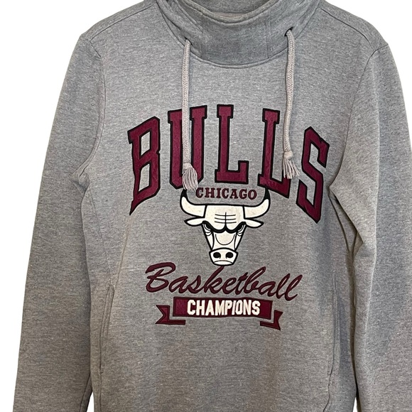 NBA Womens Chicago Bulls Mock Neck Hooded Pullover Sweatshirt Size M Pocket - Picture 7 of 11